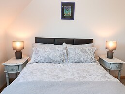 Whinstones at 4 The Villas