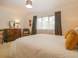 1A Erneston Crescent