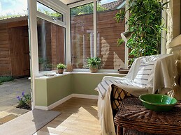 1A Erneston Crescent