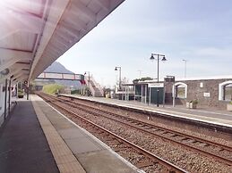 Llys Madoc, The Top Flat