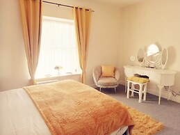 Llys Madoc, The Top Flat