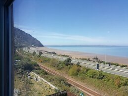 Llys Madoc, The Top Flat