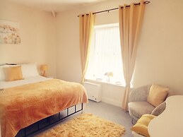 Llys Madoc, The Top Flat