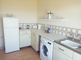 Llys Madoc, The Top Flat