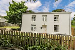 9 Copes Gardens