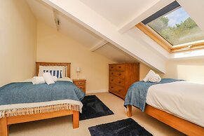 9 Copes Gardens