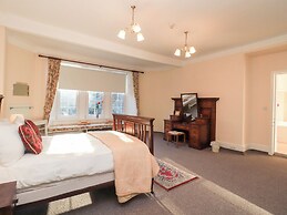 Auchentroig House