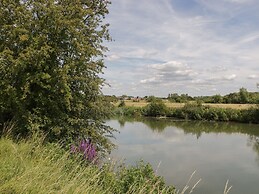 Kingfisher, 2 The Old Stables