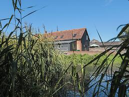 Kingfisher, 2 The Old Stables