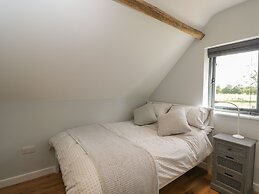 Kingfisher, 2 The Old Stables