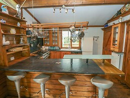 Timbertwig Lodge