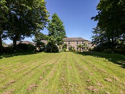 Culdrose Manor