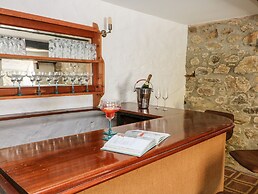 Culdrose Manor