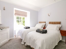 Culdrose Manor
