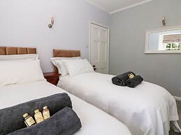 Culdrose Manor