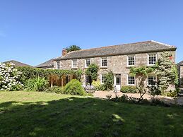 Culdrose Manor