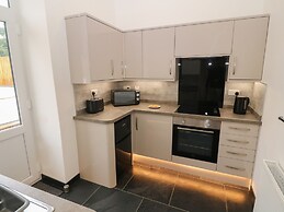 Tyddyn Sianel - Derw