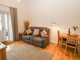 Tyddyn Sianel - Derw