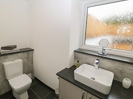 Tyddyn Sianel - Derw