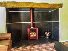 Bwthyn Gwyn Ty'n Y Pant