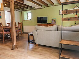 Bwthyn Gwyn Ty'n Y Pant