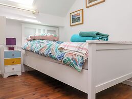 Bwthyn Gwyn Ty'n Y Pant