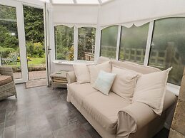 Red Squirrel Cottage, 5 Biddlestone