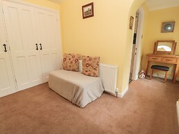 Red Squirrel Cottage, 5 Biddlestone