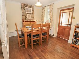 Red Squirrel Cottage, 5 Biddlestone