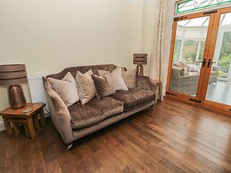 Red Squirrel Cottage, 5 Biddlestone