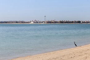 Stylish 2BR Apartment by the Beach - The Palm Jumeirah