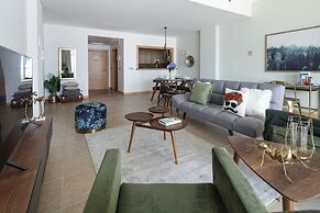 Sleek And Elegant 1BR on The Palm!