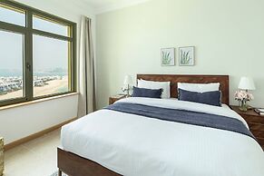 Sleek And Elegant 1BR on The Palm!