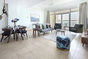 Sleek And Elegant 1BR on The Palm!