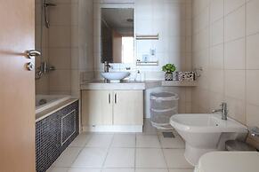 Sleek And Elegant 1BR on The Palm!