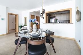 Sleek And Elegant 1BR on The Palm!