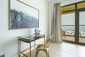 Sleek And Elegant 1BR on The Palm!