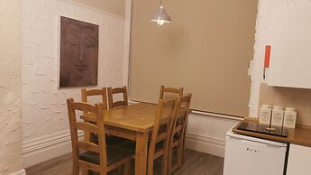 Immaculate 1-bed Apartment in Blackpool - Sleeps 5