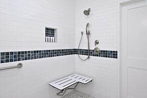 Bayview South 801 Eisenhower Dr. #6