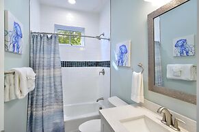 Bayview South 801 Eisenhower Dr. #6