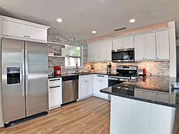 Siesta Heron Suites & Villas