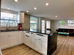 Siesta Heron Suites & Villas