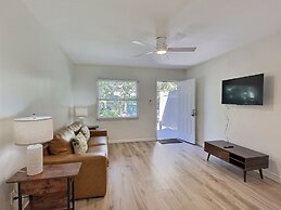 Siesta Heron Suites & Villas