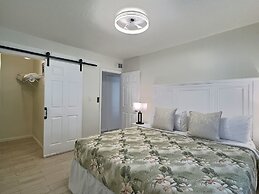 Siesta Heron Suites & Villas