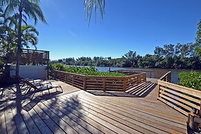 Siesta Heron Suites & Villas