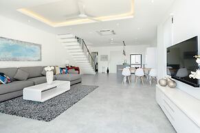 Villa Palm Vista - Luxury, Private Pool Villa