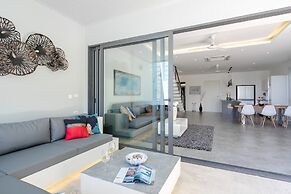 Villa Palm Vista - Luxury, Private Pool Villa