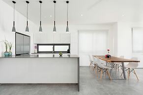 Villa Palm Vista - Luxury, Private Pool Villa