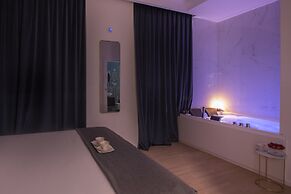 ROMAC - Trinity II with Sauna & Hot Tub