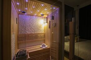 ROMAC - Trinity II with Sauna & Hot Tub